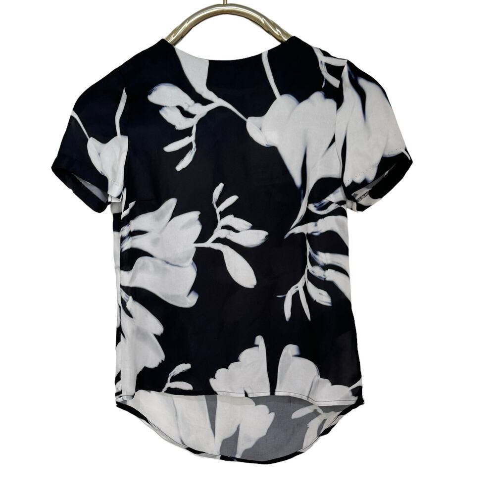 NWT! H&M Black & White Abstract Floral Exposed Zipper Top Blouse 2